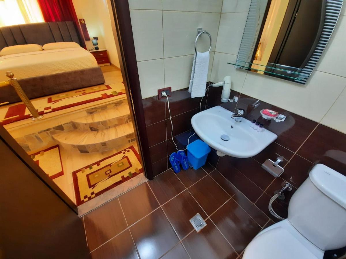 Villa 53 Tiranë Luaran gambar